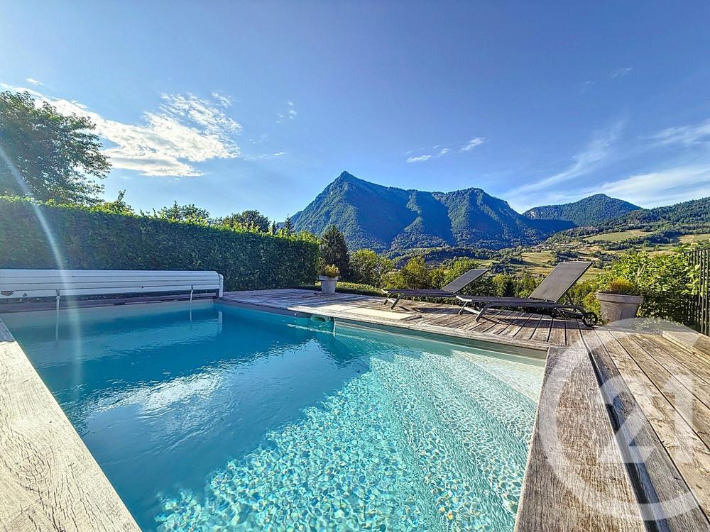Piscine et vue PIC