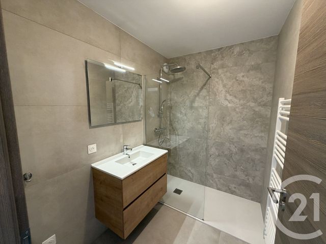 Appartement T3 à louer - 3 pièces - 51.06 m2 - TANINGES - 74 - RHONE-ALPES - Century 21 Vilminot Immobilier