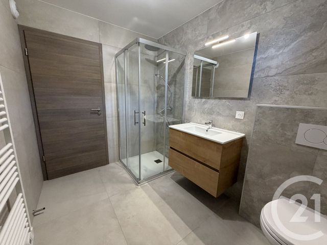 Appartement T4 à louer - 4 pièces - 84.21 m2 - TANINGES - 74 - RHONE-ALPES - Century 21 Vilminot Immobilier