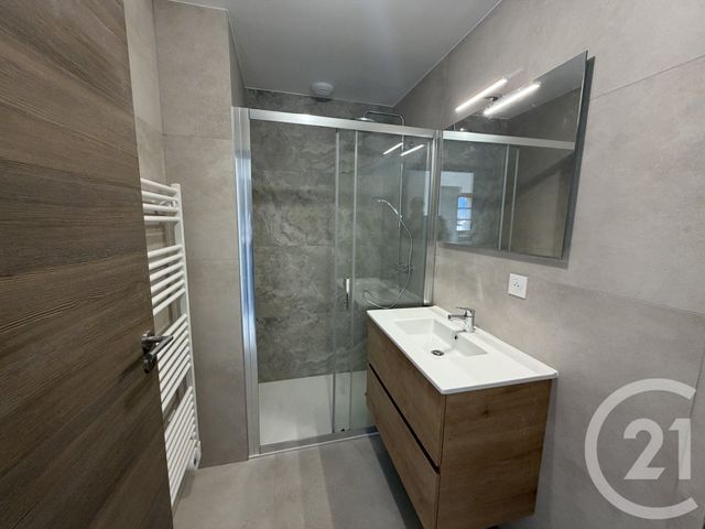 Appartement à louer - 3 pièces - 46.55 m2 - TANINGES - 74 - RHONE-ALPES - Century 21 Vilminot Immobilier