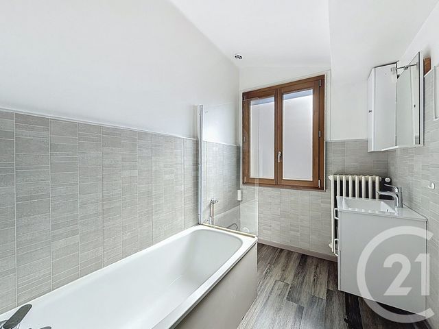 Appartement T5 à louer - 6 pièces - 133.0 m2 - TANINGES - 74 - RHONE-ALPES - Century 21 Vilminot Immobilier