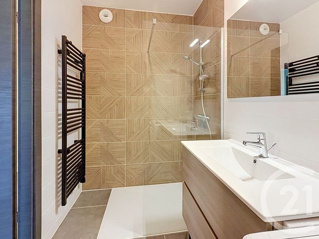 Appartement F4 à louer - 4 pièces - 84.45 m2 - TANINGES - 74 - RHONE-ALPES - Century 21 Vilminot Immobilier